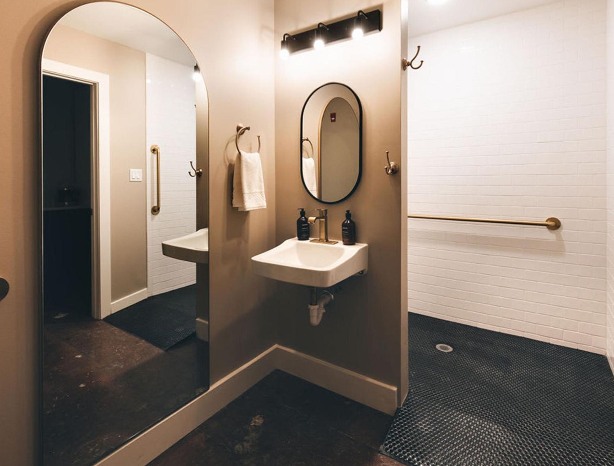 The Bellwether Hotel ลุยส์วิลล์ ภายนอก รูปภาพ